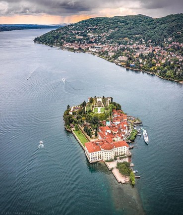 'Isola Bella' island in lake 'Lago Maggiore' with Borromeo castle on it -photo of Sándor Ötvös